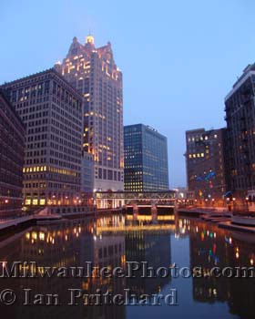 Photograph of River at Night from www.MilwaukeePhotos.com (C) Ian Pritchard